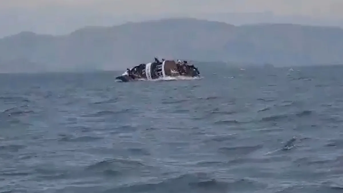 500 emberrel a fedélzetén elsüllyedt egy hajó, a halottak száma 100 felett van - videó
