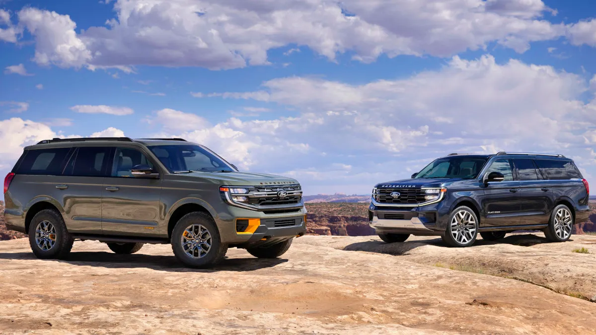 Praktikus csomagtérfedéllel javítottak a Ford szabadidő-autóján