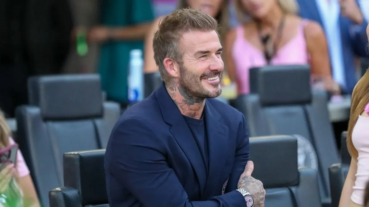 David Beckham miatt őrjöngenek az angol falusi nyugdíjasok