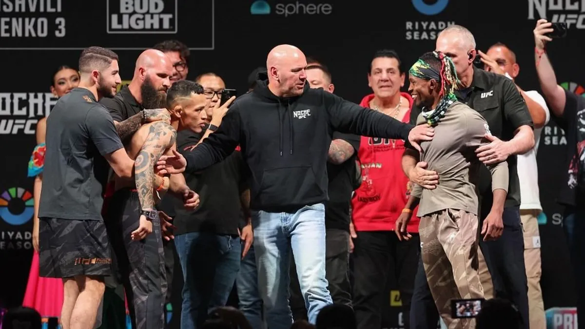 Dana White is besegített Conor McGregornak - fotók