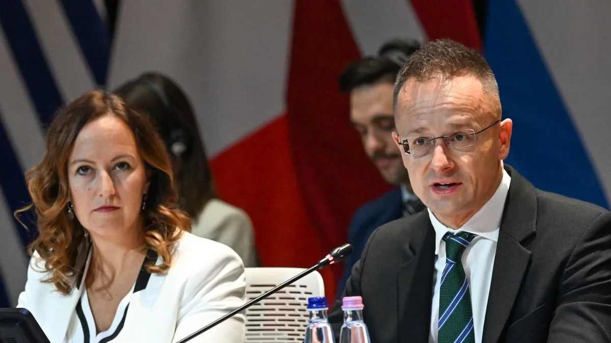 Szijjártó Péter: Káros az együttműködés korlátozása az európai autógyártók és keleti beszállítóik között