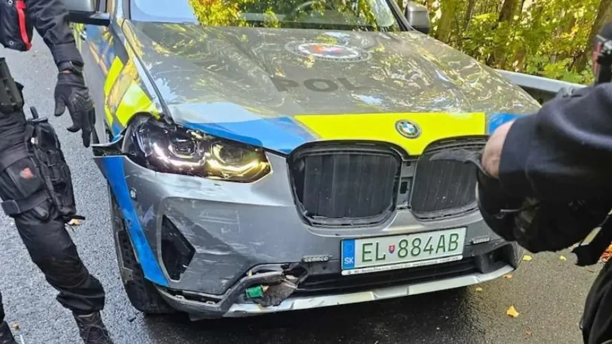 Nekiment egy rendőrautónak a motoros, és nem volt hajlandó szondát fújni