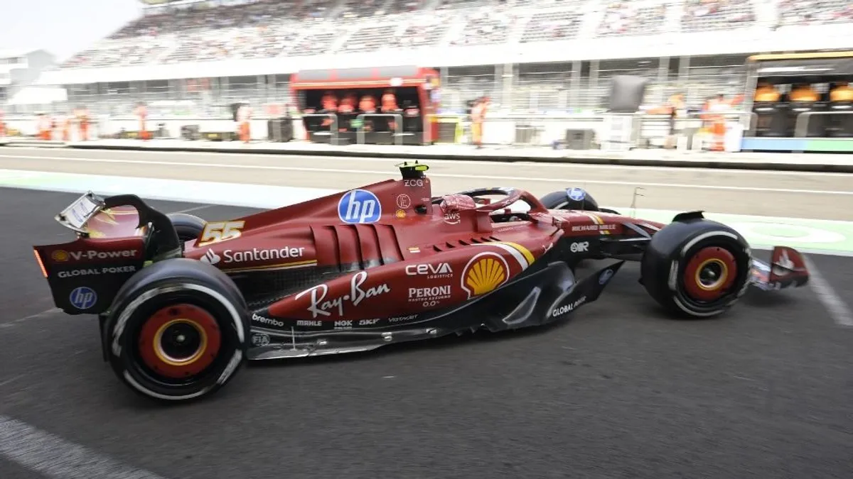 Az év legkülönlegesebb F1-es szabadedzését rendezték az éjjel