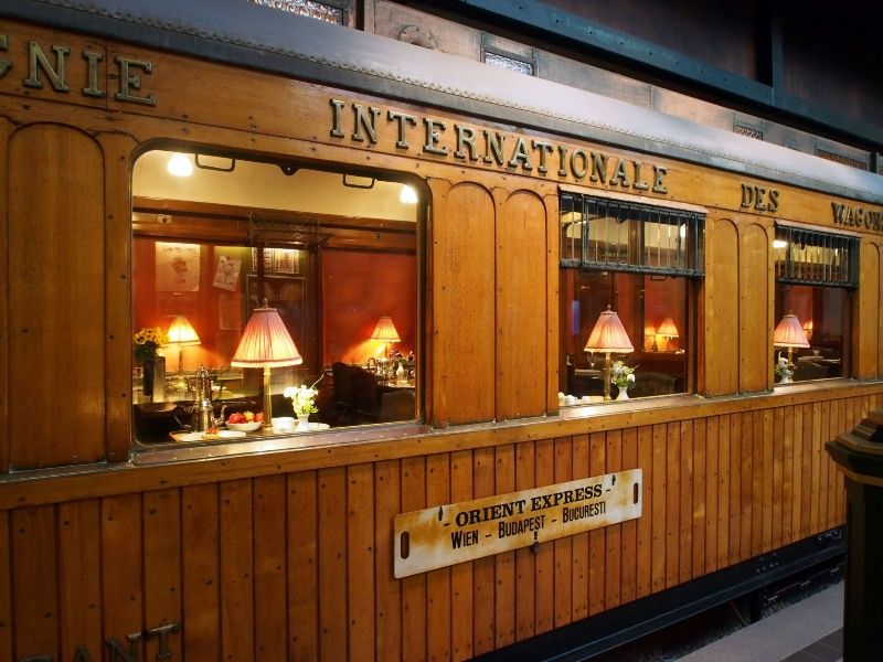 Az Orient Express fából készült éttermi kocsija, ami napjainkban az utrechti Vasúttörténeti Múzeumban csodálható meg