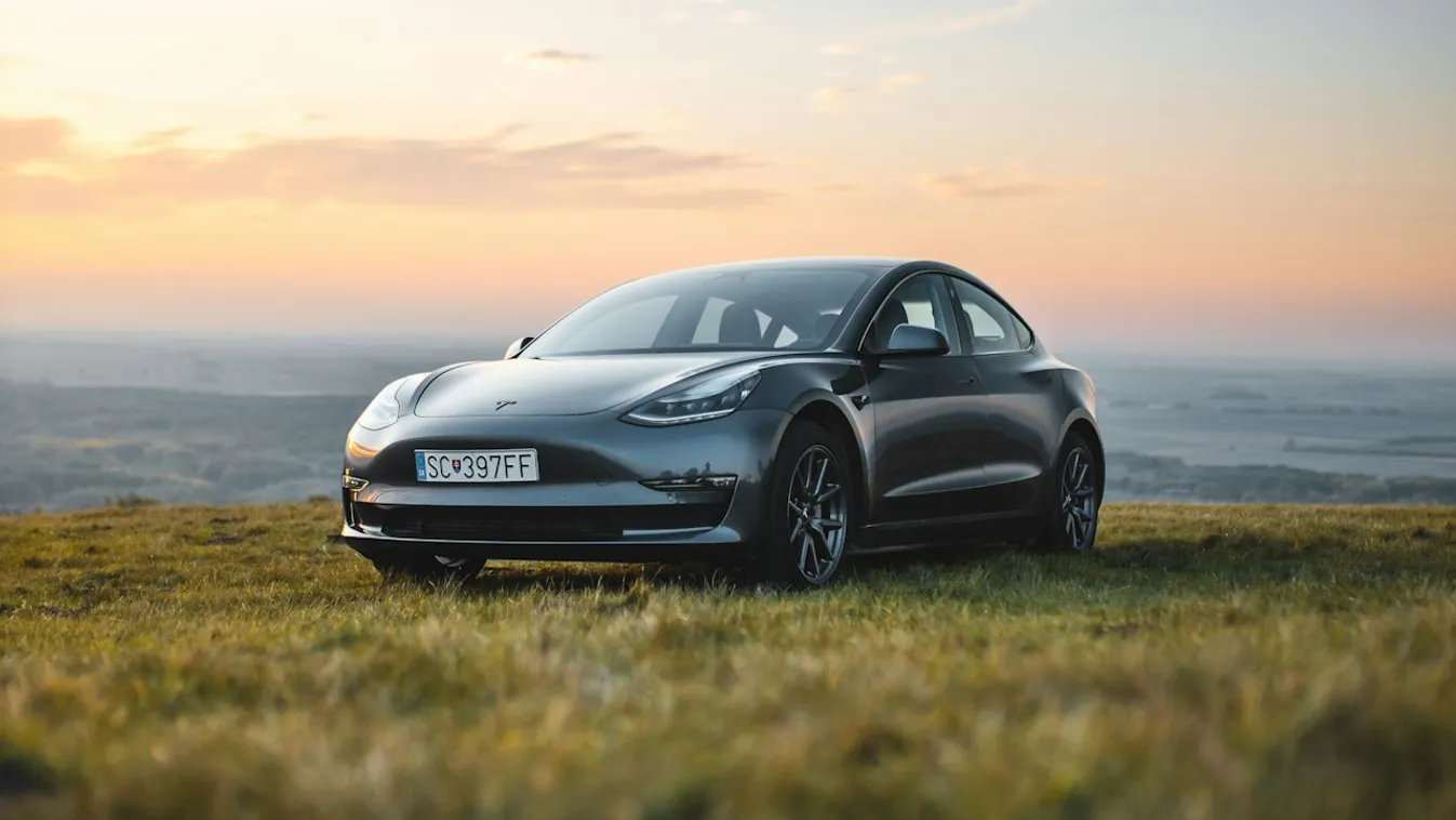 tesla model 3 önvezető elektromos autó kocsi