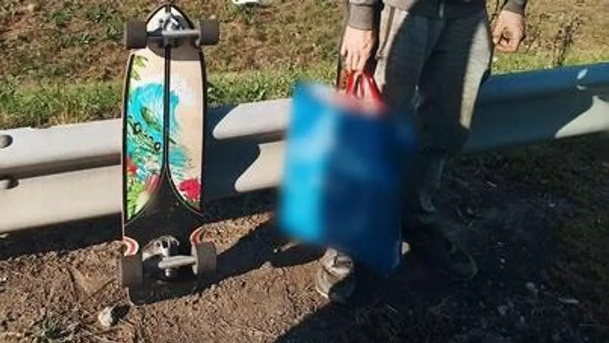 Mutatjuk az M3-as autópályán gördeszkázó férfit