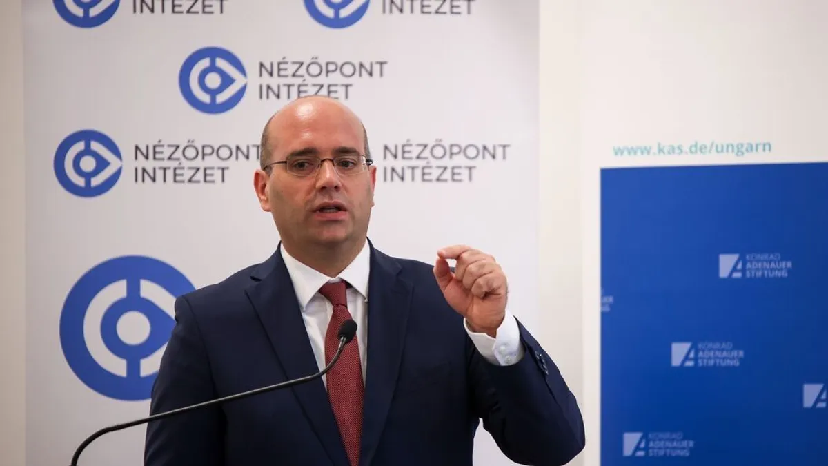 Mráz Ágoston Sámuel: Az európai politikusok nem Európa jövőjével, hanem egy tagállam belügyeivel foglalkoztak az EP-ülésen