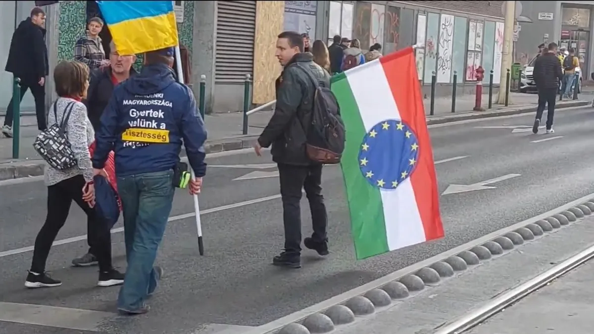 Meggyalázott magyar jelképek, ukrán zászlók és kevés ember Magyar Péter bukott tüntetésén - videó