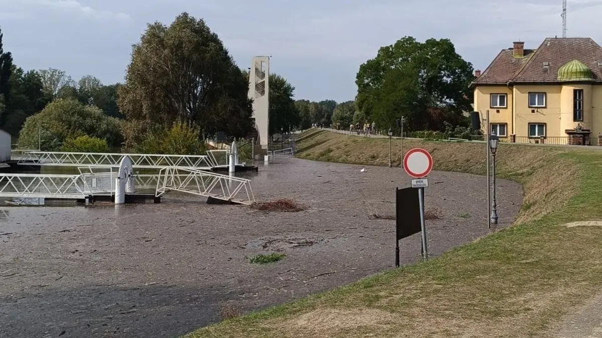 Így segítette az árvíz elleni védekezést a Magyar Vöröskereszt