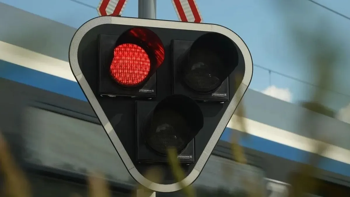 Rosszul lett egy mozdonyvezető Monor mellett, riasztották a mentőket