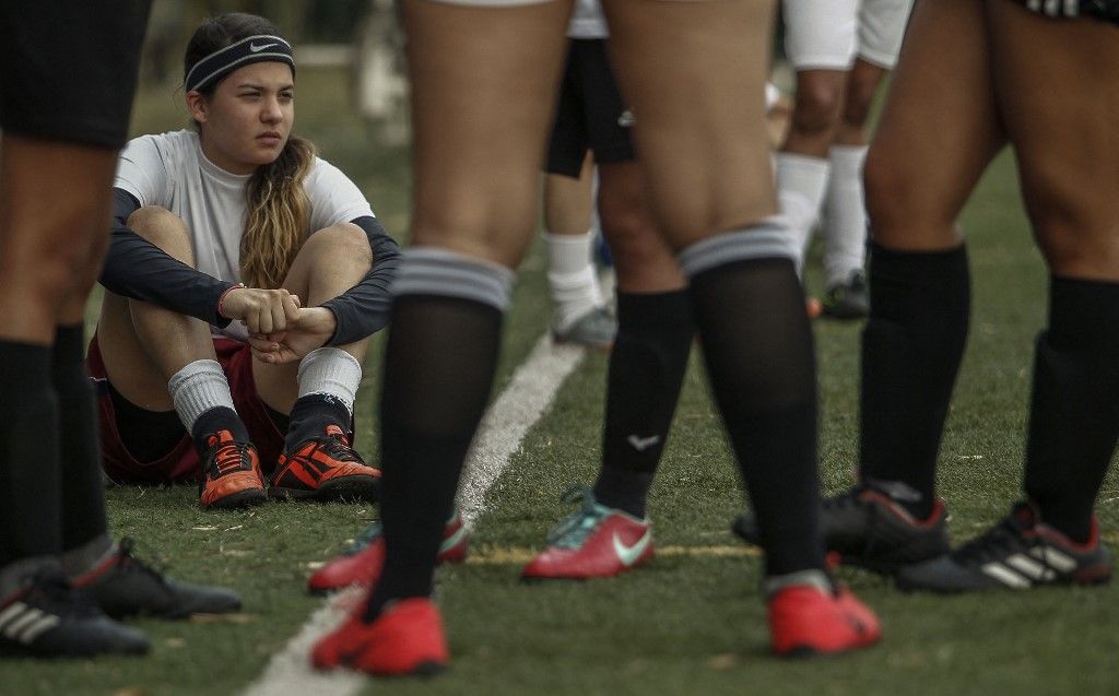 Transznemű játékos ellen tiltakozik a Hillsboro-Deering High School Girls Varsity női focicsapata