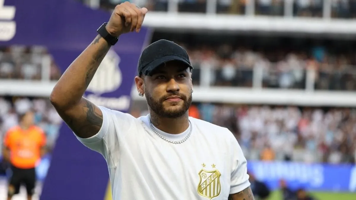 Szenzáció: Neymar egy év után visszatér a pályára
