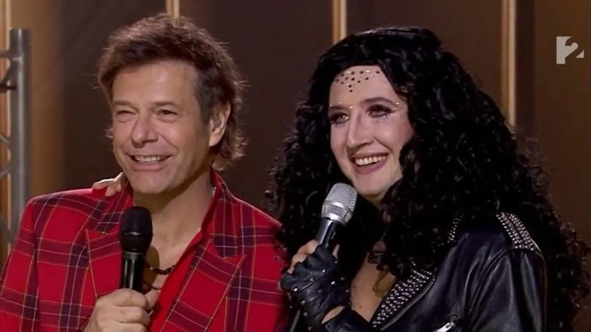 Egészen szürreális látványt nyújtott Cher bőrébe bújva Peter Srámek - videó