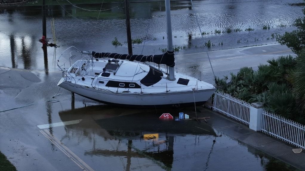 Hurricane Milton Barrels Into Florida