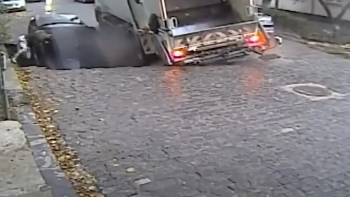 Beomlott úttestbe zuhant egy kisgyerek Bukarest egyik utcájában - videó
