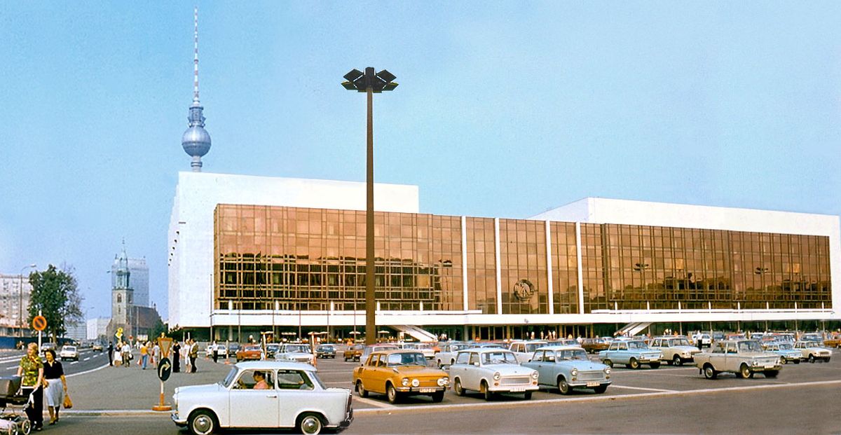 Az NDK parlamentjének épülete, (Berlin, 1977)