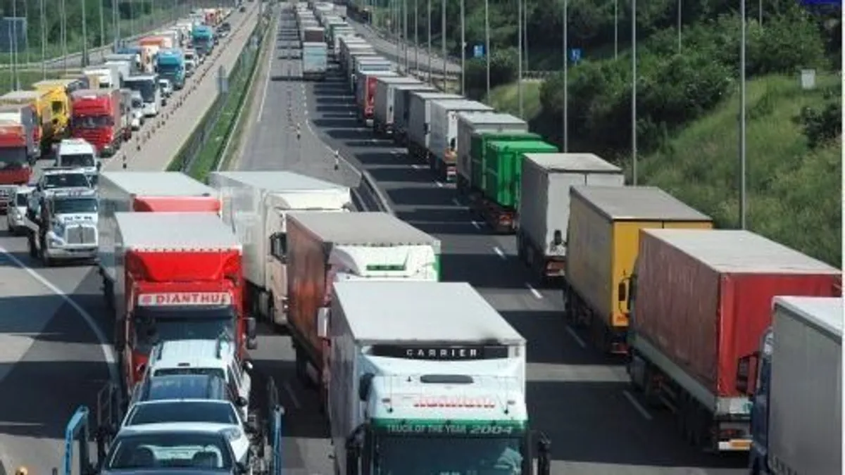 Több autó ütközött az M7-es autópályán Budapest felé Érdnél