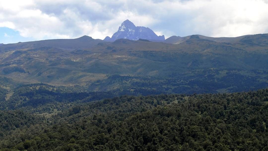 A Mount Kenya látképe. A kelet-afrikai Nagy-hasadékvölgy az afrikai kontinens földtanilag legaktivabb területe