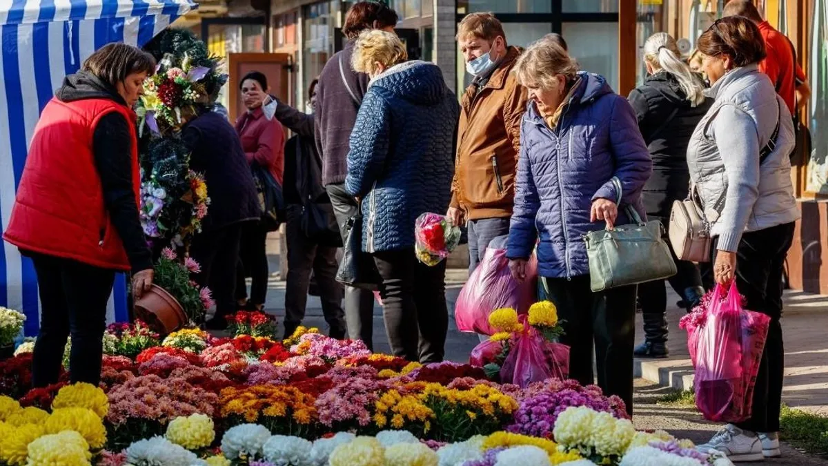 Kiderült, hol lehet olcsóbban virágot, koszorút vásárolni halottak napjára