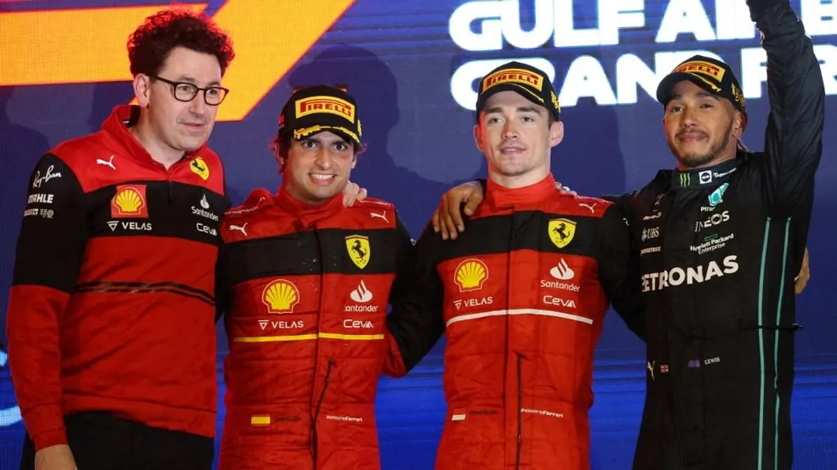 A korábbi csapatfőnök megalázta Lewis Hamilton, támadja a Ferrari döntését