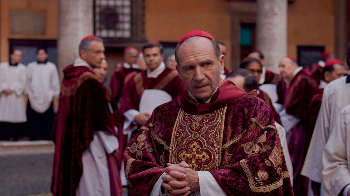 Conclave, RalphFiennes, Ralph Fiennes, 2024 - Conclave - Movie Set