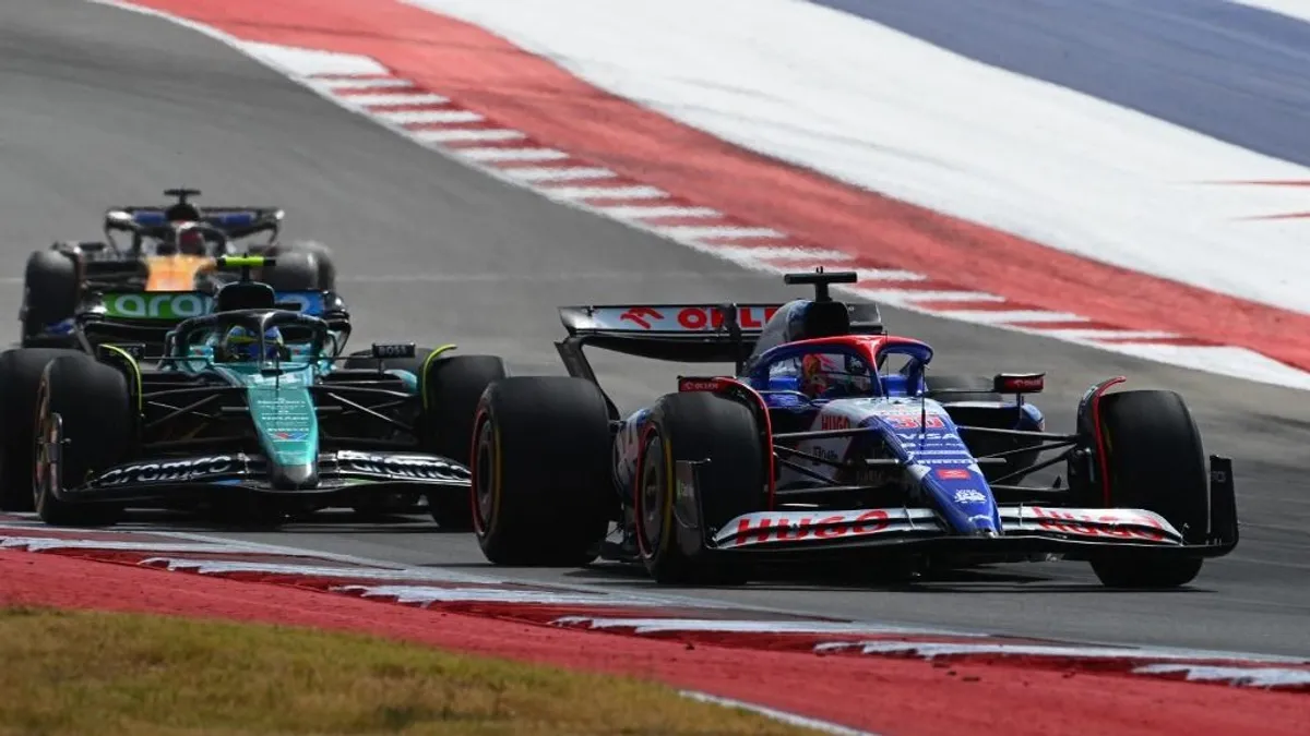 Fernando Alonso idiótának nevezte a riválisát, majd az RB versenyzője szerint meg is fenyegette