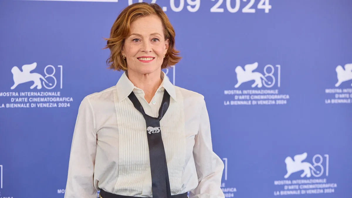 Az első igazi akcióhősnő, Sigourney Weaver 75 éves lett – ezeket a filmjeit látni kell – ORIGO