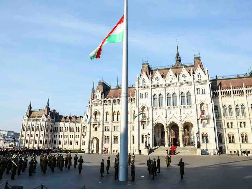 zászlófelvonás, 1956-os forradalom és szabadságharc, 68. évforduló, ünnepélyes zászlófelvonás, ünnepélyeszászlófelvonás, Kövér László, az Országgyűlés elnöke, Szalay-Bobrovniczky Kristóf honvédelmi miniszter  Kossuth Lajos tér, 2024.10.23.