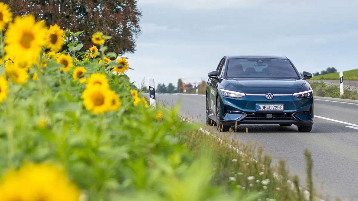 Váltott sofőrökkel 794 km-t ment egy feltöltéssel egy VW ID.7