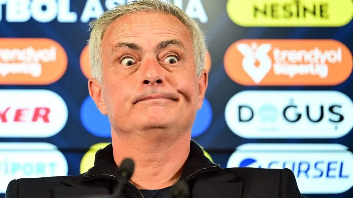 Saját játékosa rúgta fel José Mourinhót - videó