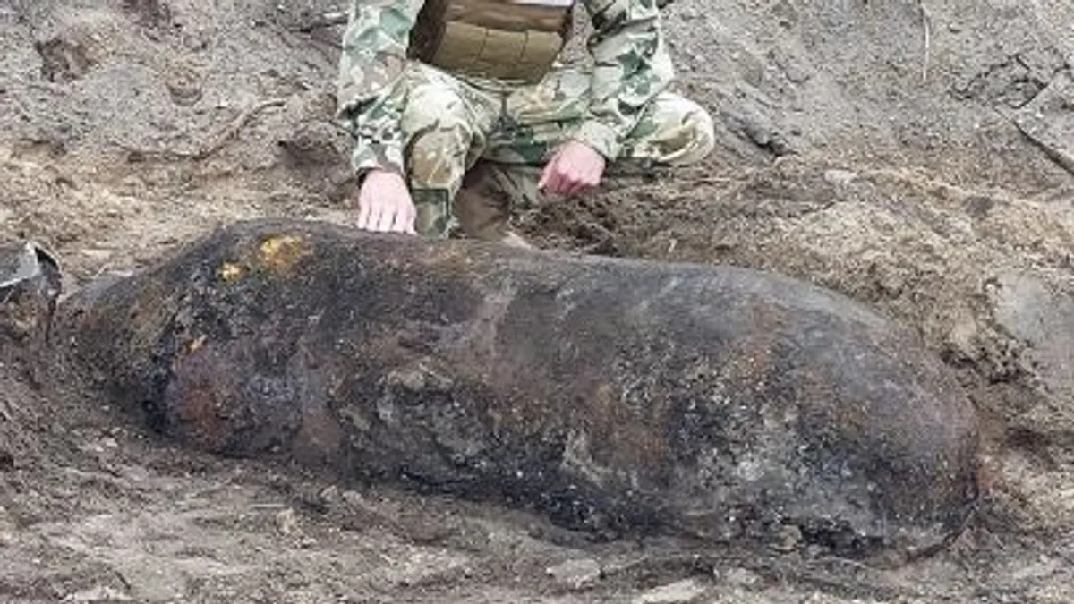 Megkezdték a ferencvárosi óriásbomba hatástalanítását