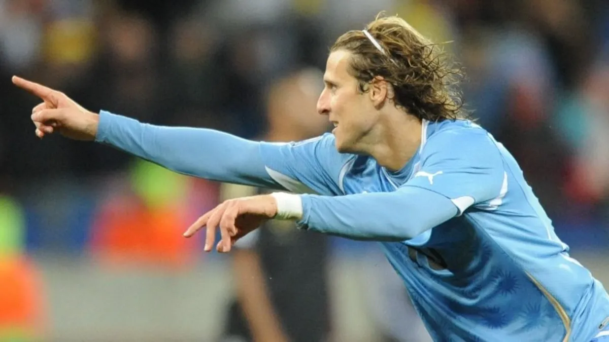 Profi teniszezőnek áll a foci-vb-n aranylabdás Diego Forlán