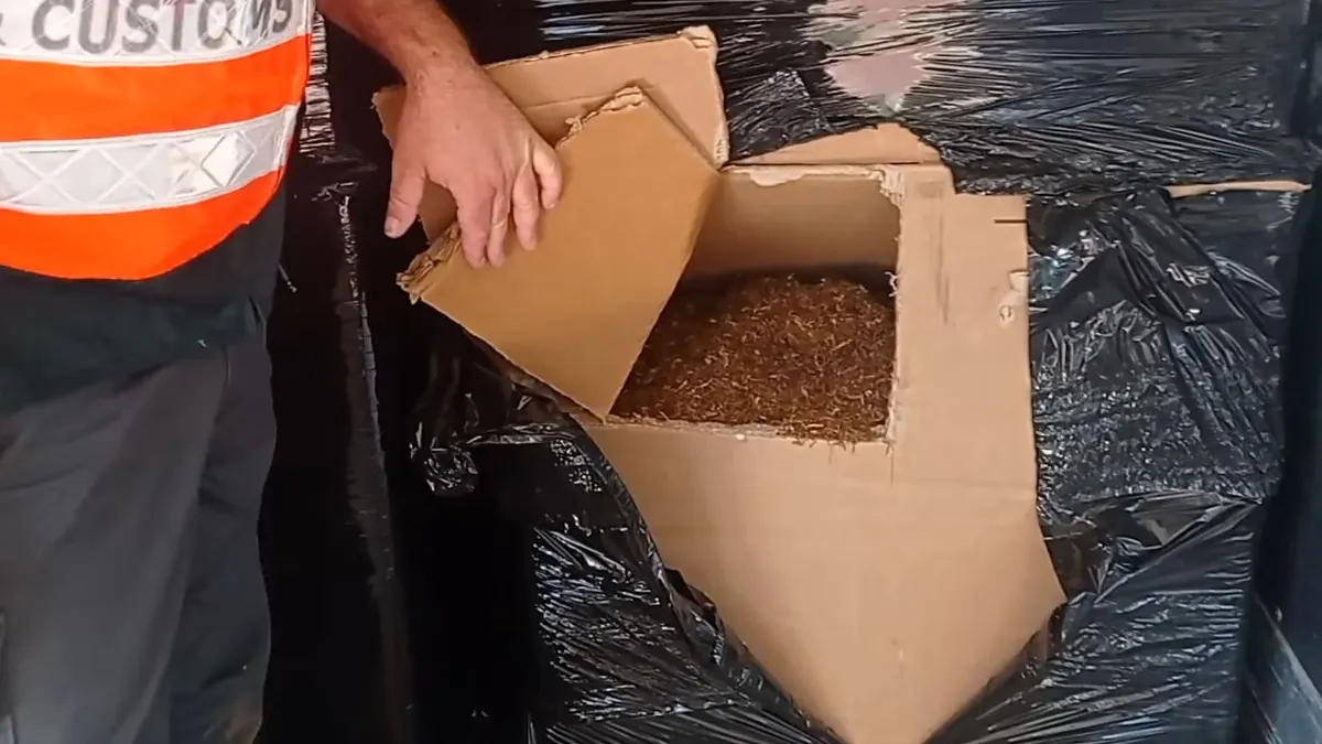 Rekordmennyiségű illegális cigit találtak egy kamionban Zalában - videó