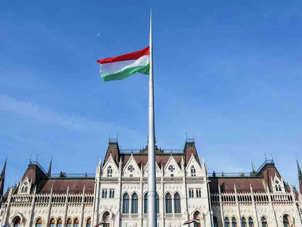 zászlófelvonás, 1956-os forradalom és szabadságharc, 68. évforduló, ünnepélyes zászlófelvonás, ünnepélyeszászlófelvonás, Kövér László, az Országgyűlés elnöke, Szalay-Bobrovniczky Kristóf honvédelmi miniszter  Kossuth Lajos tér, 2024.10.23.