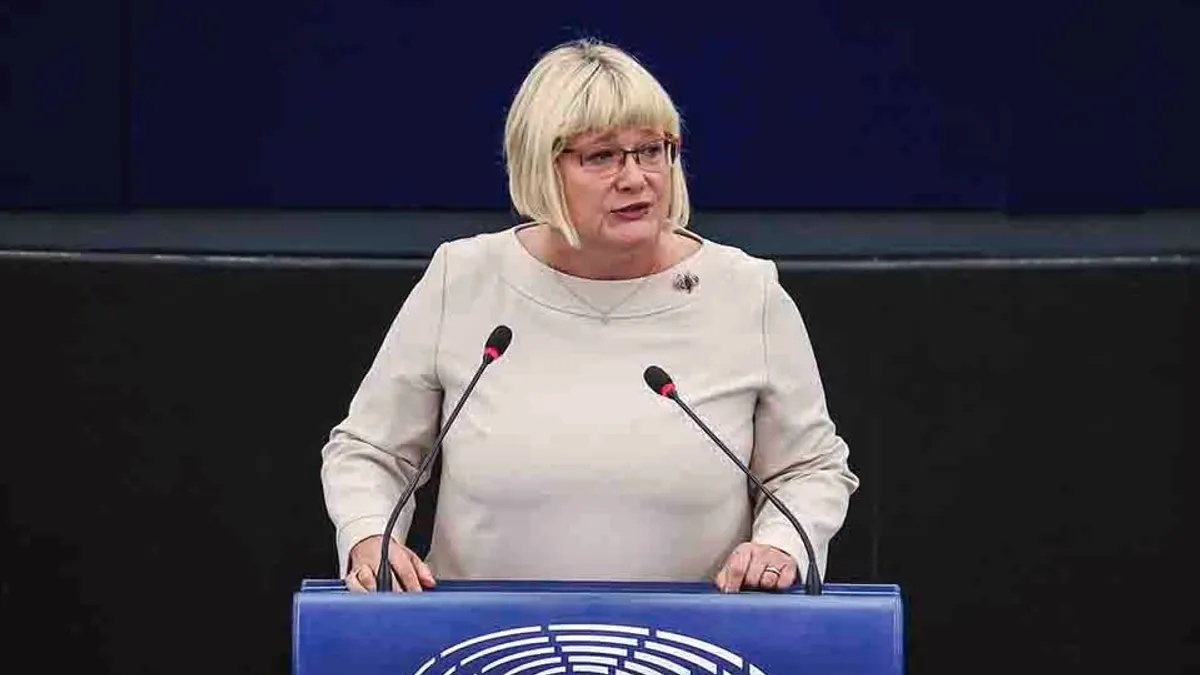 Gál Kinga békét sürgetett az EP rendkívüli ülésén