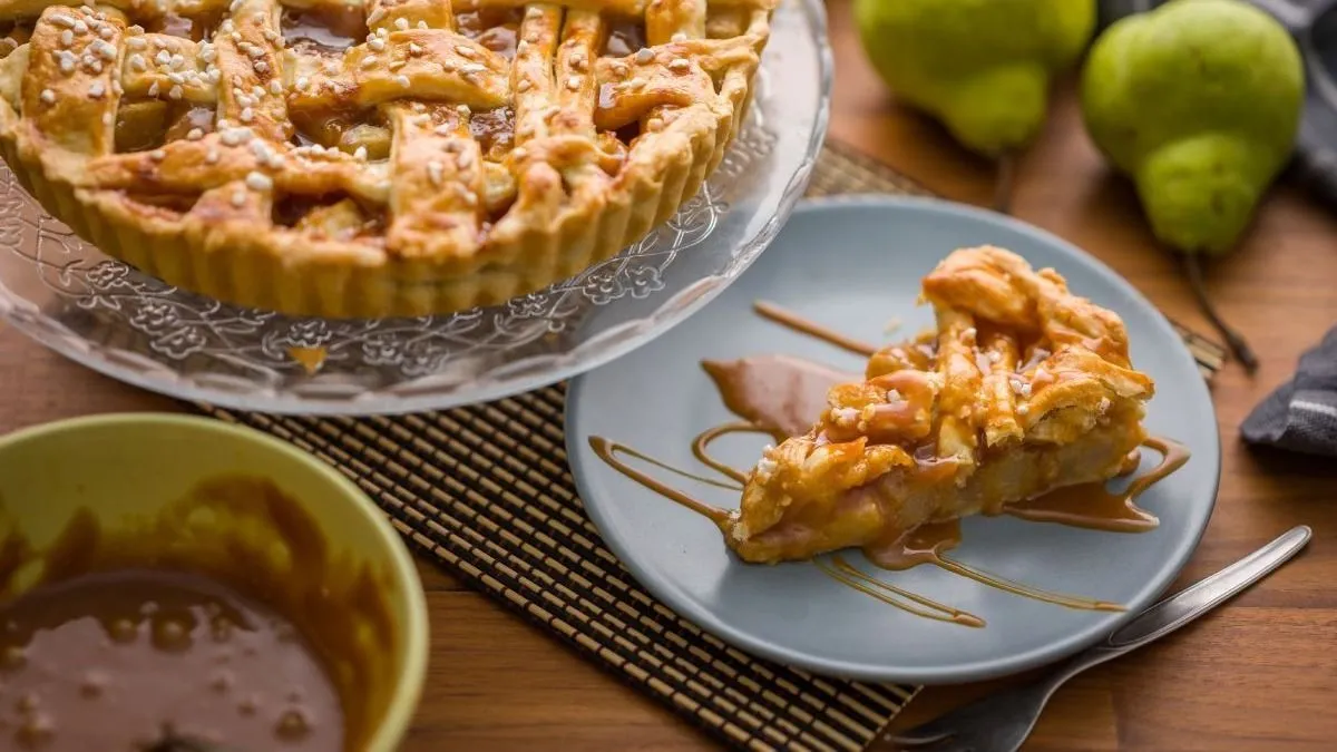 Így készül a tökéletes körtés-karamellás rácsos pite