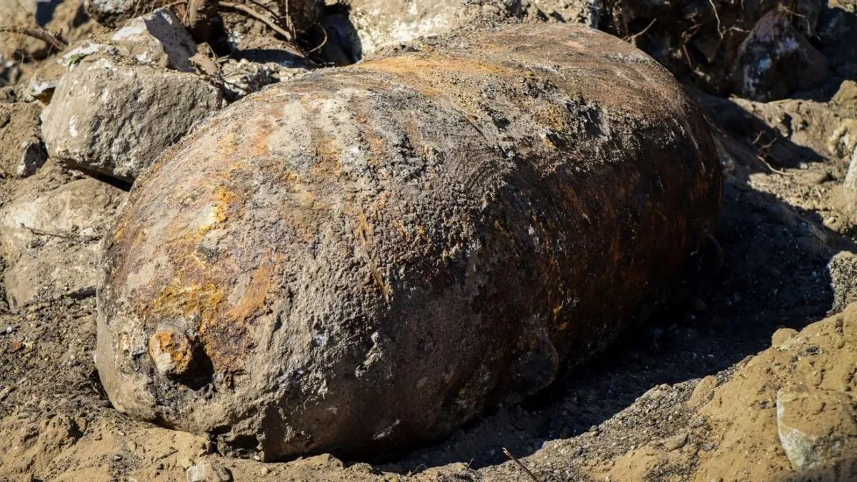 Óriási, egytonnás világháborús bomba került elő Ferencvárosban - fotó