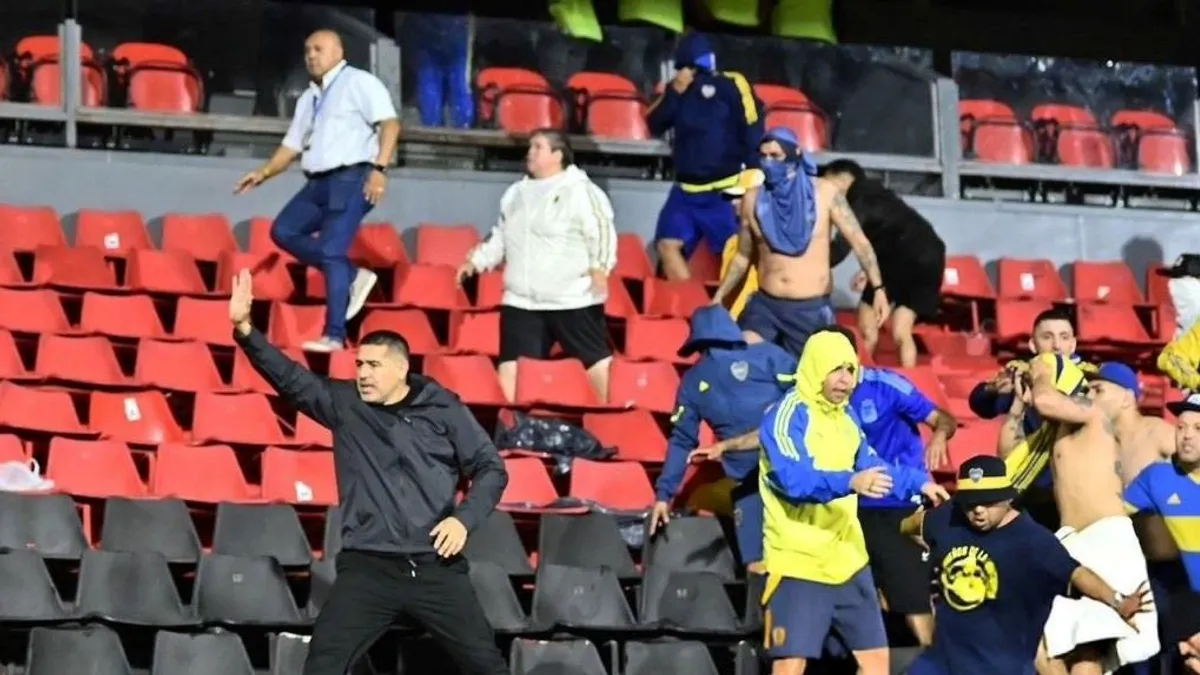 A klublegenda állította le a brutálisan verekedő szurkolókat