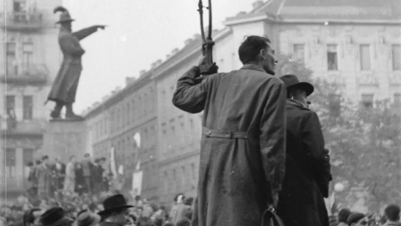 Tüntetők a Bem József téren, 1956. október 23-án