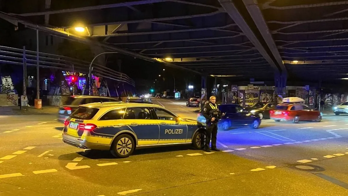 Hatalmas második világháborús bombát találtak az éjjel Hamburg bulinegyedében