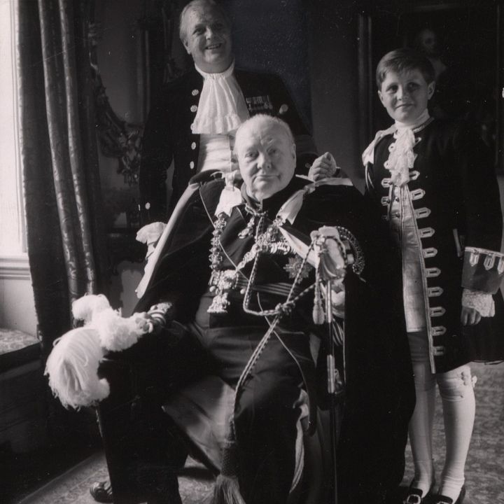 Múlt-kor cikk, Múltkorcikk, Churchill