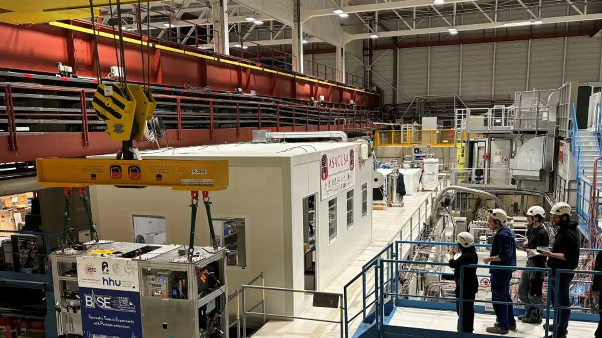 Teherautóval fognak antianyagot szállítani a CERN tudósai