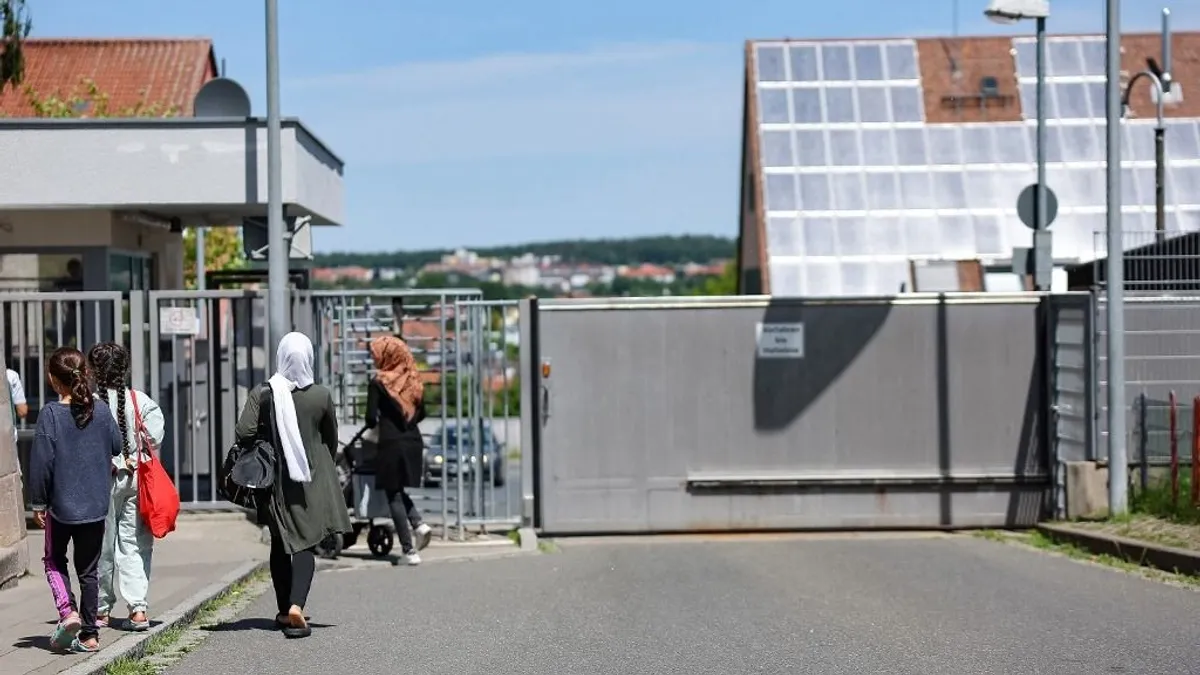 Pártsegítséggel kerülik meg a törvényeket az illegális migránsok Bajorországban