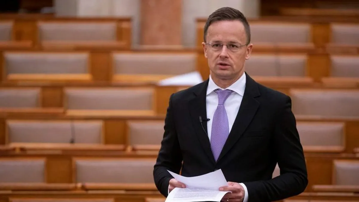 Szijjártó Péter az Országgyűlésben elárulta, miért bukott meg a háborúpárti stratégia