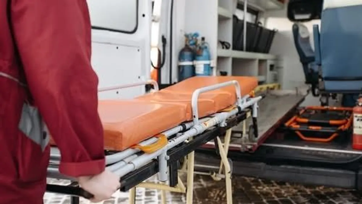 Lezuhant egy gyerek a hatodik emeletről