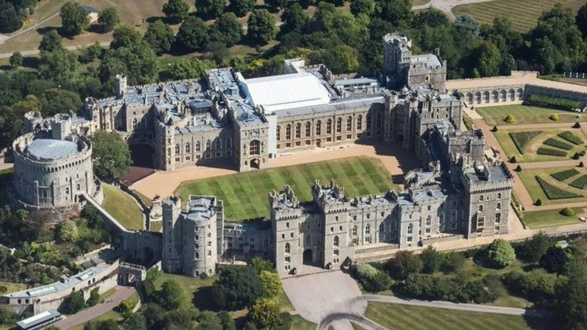 Álarcosok törtek be a windsori kastélyba