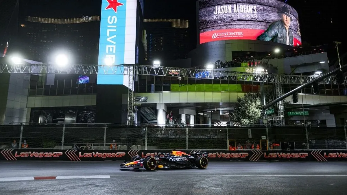 F1: Verstappen és Norris egy sorból indulhat Las Vegasban