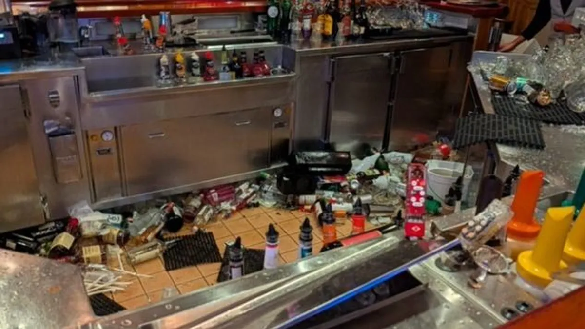 Hatalmas káosz tört ki egy tengerjárón, több utas megsérült