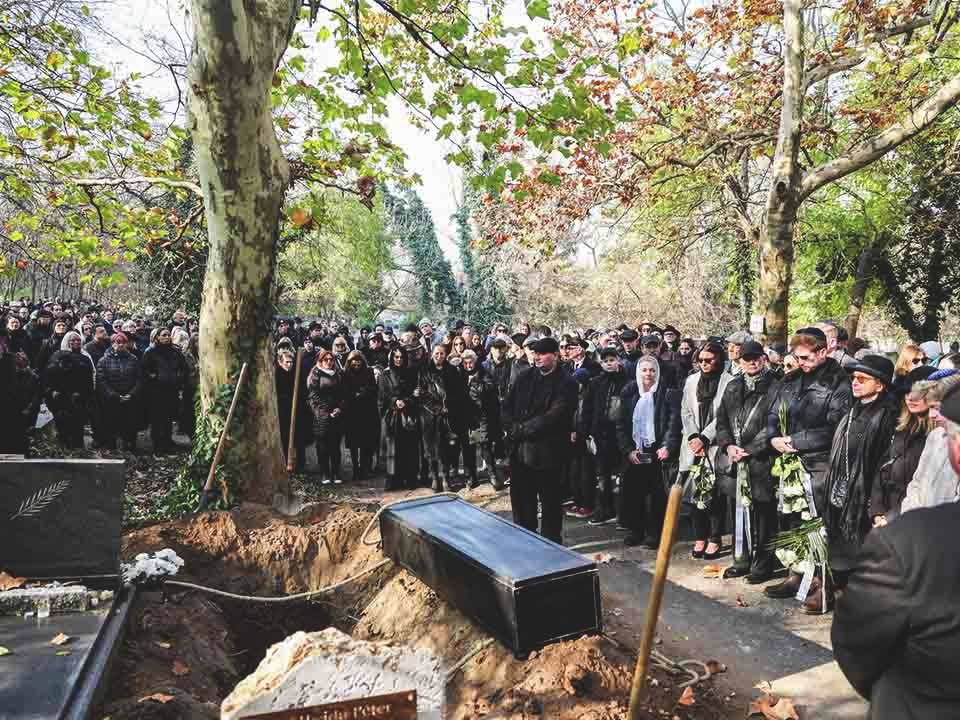 Hadas Krisztina, Hadas Kriszta, magyar újságíró és szerkesztő,  HadasKriszta, temetés,  temető, HadasKrisztatemetés, 2024.11.10., Budapest, Kozma utcai izraelita temető, 