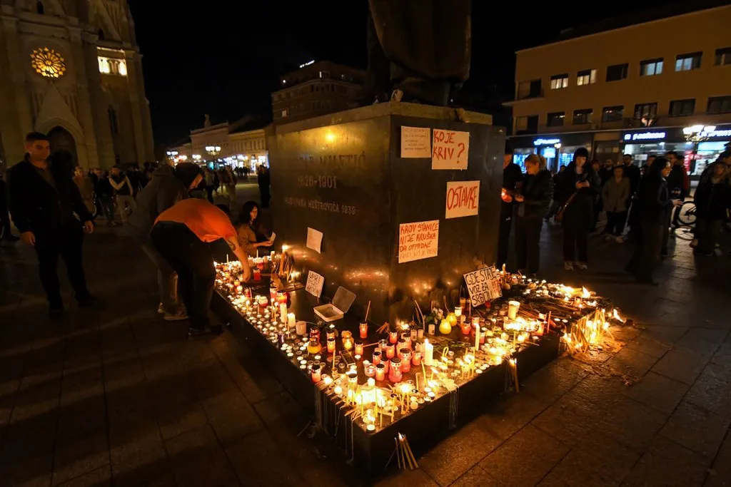 Leomlott az újvidéki vasútállomás tetőszerkezete, baleset, tragédia, 
újvidékivasútállomás